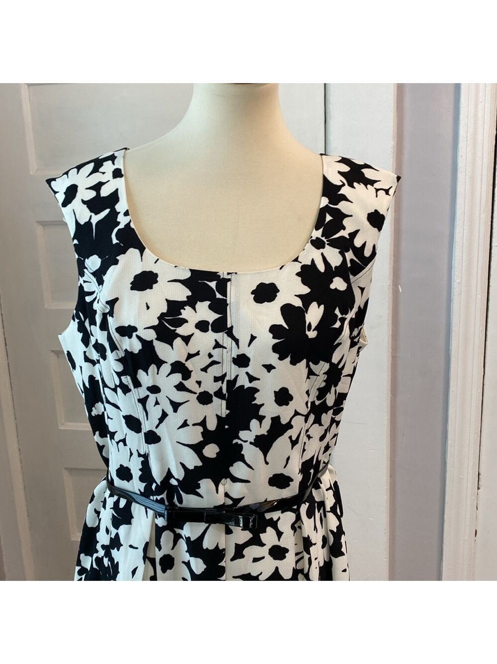 Kasper Sleeveless Black & White Floral Print A-line Dress, Size 14 - Picture 3 of 14